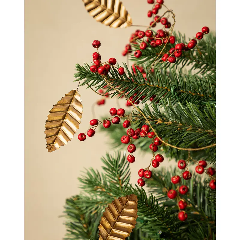 6' Holly Berry Garland