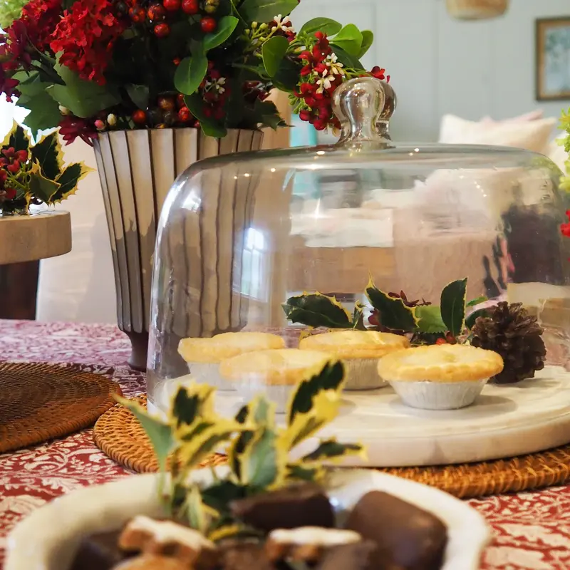 Shaye Glass cloche With Marble Base