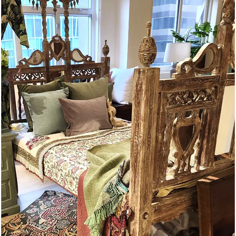 Canopy Bed With Mirror Inlay - Large Single