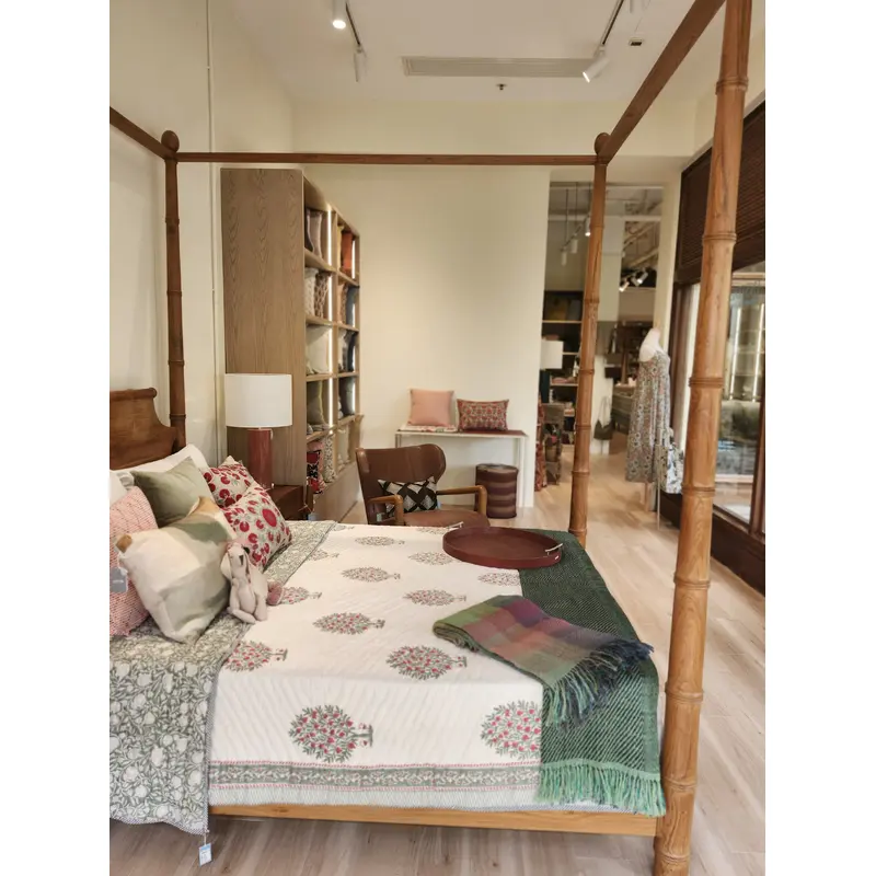 Queen Size Four Poster Bed