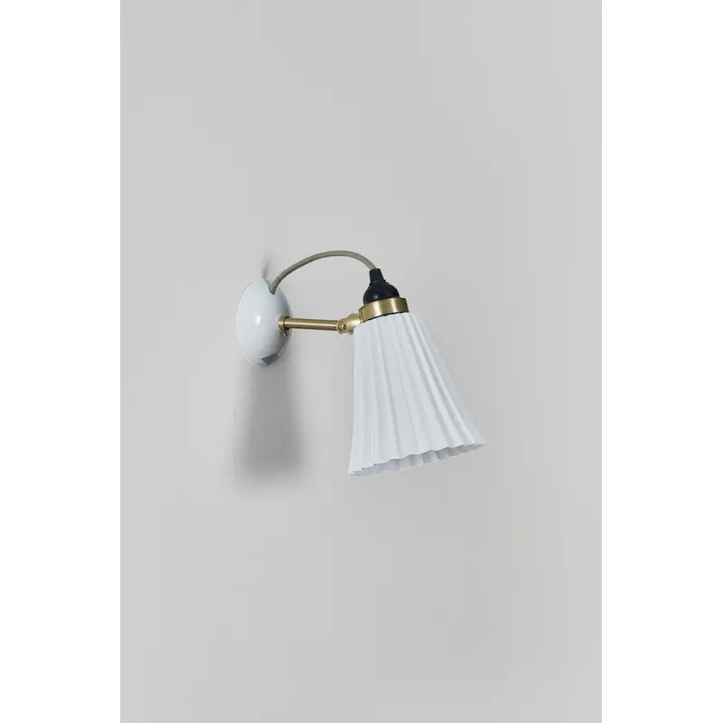 Hector Pleat Medium Wall Light, Brass