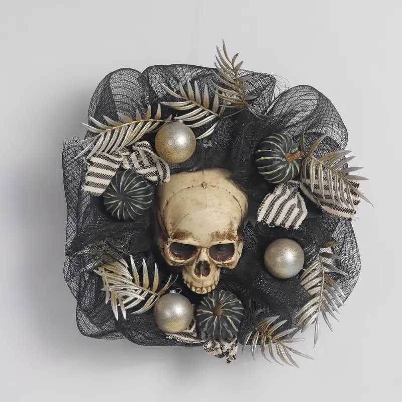 18" Halloween Wreath with Skull