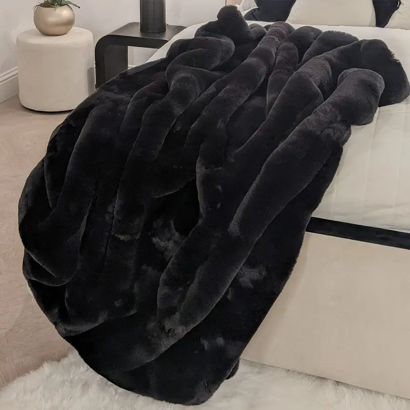 Lili Extra Thick Faux Fur Black Throw