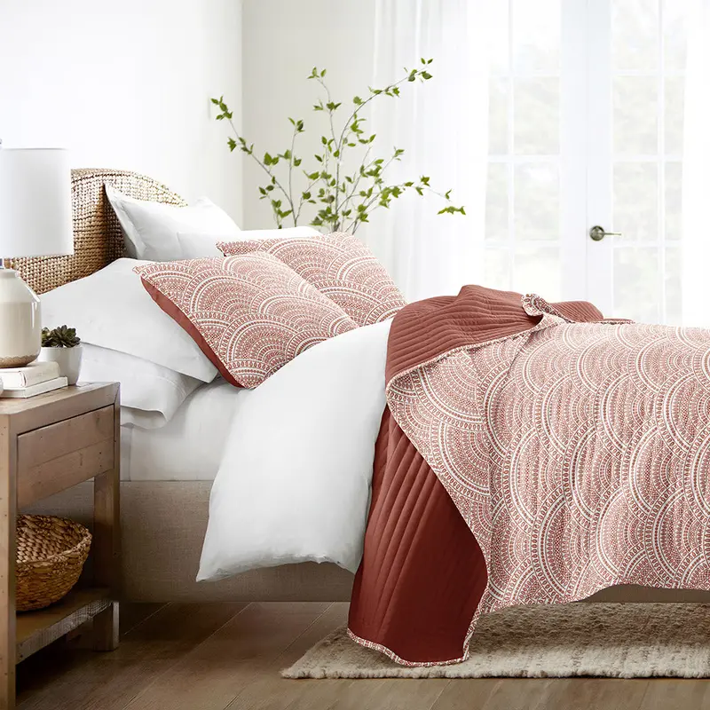 Scallop Reversible Quilted Coverlet Set