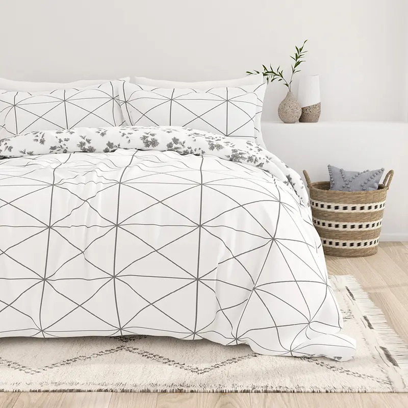 Edgy Flowers Pattern 3-Piece Reversible Duvet Cover Set (Sale)