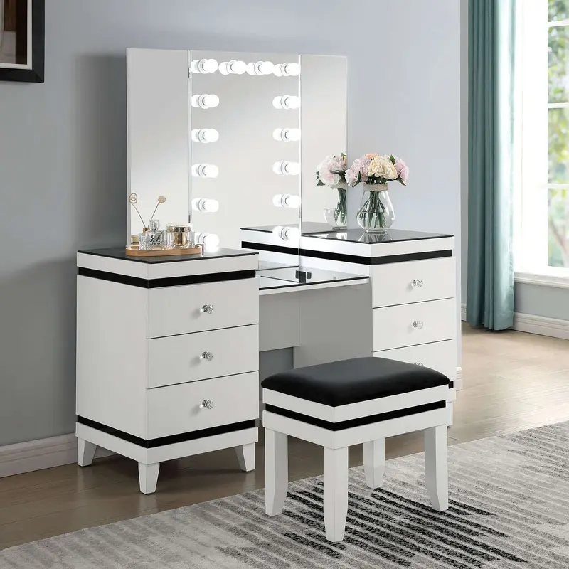 Vanity Set In White and Black