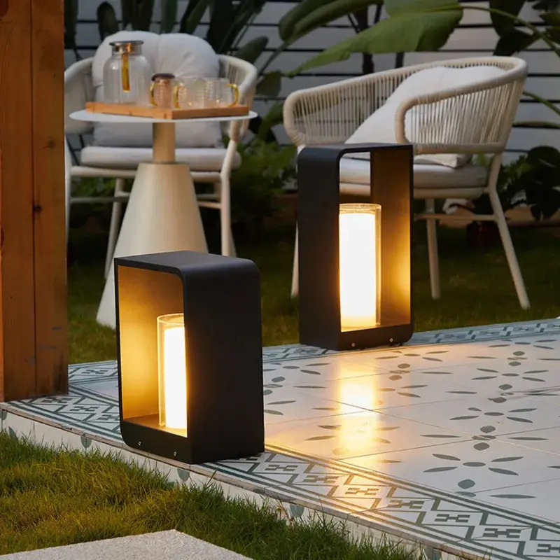 LumoEdge Outdoor LED Lawn Lamp