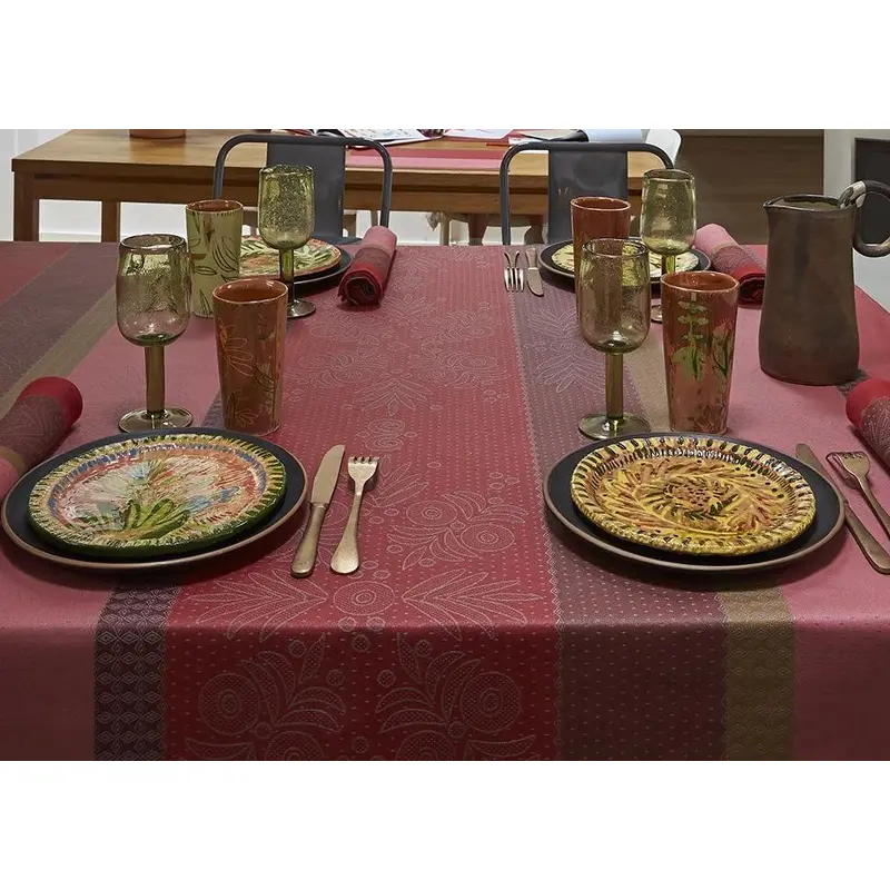 Vent DOuest Strawberry Coated Table Linens